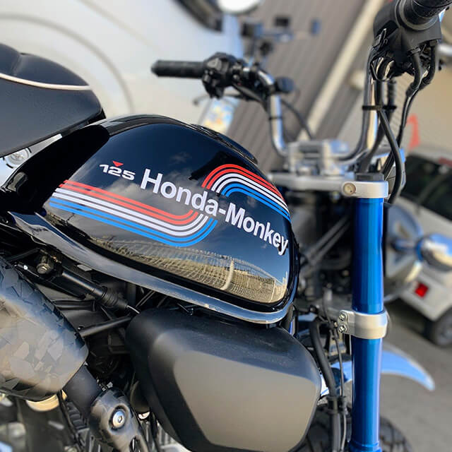 ガラスタンクカバー（サフェ仕様）をご購入したS様がご自身のバイクにタンクカバーを装着した写真