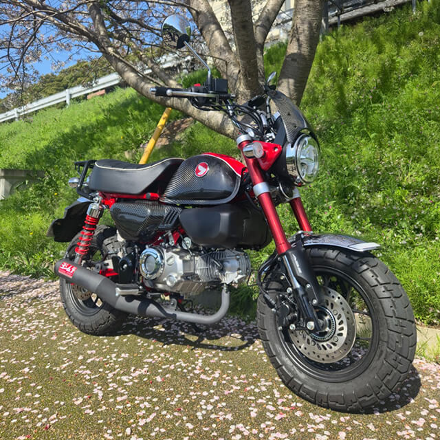 カーボンタンクカバー（3K綾織）をご購入したM様がご自身のバイクにタンクカバーを装着した写真