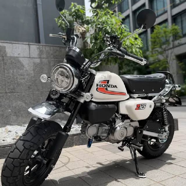 ガラスタンクカバー＋サイドカバーをご購入したA様がご自身のバイクにタンクカバーを装着した写真